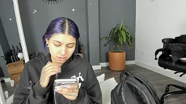Raven Witch  online show from June 2026 07:12:02 PM