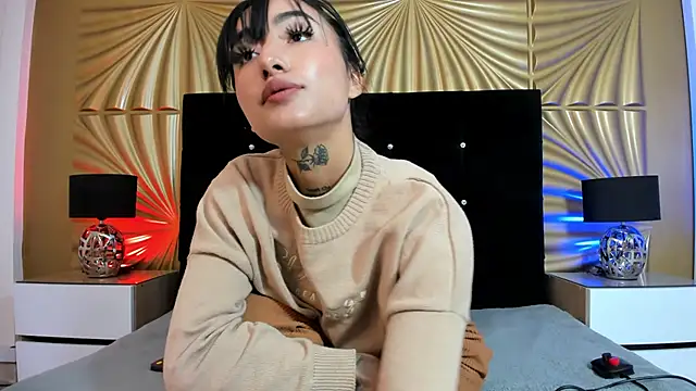 Snapshot of emmily_keller19 chatting on February 2025 01:33:02 PM emmily keller19 online show from February 2025 01:33:02 PM