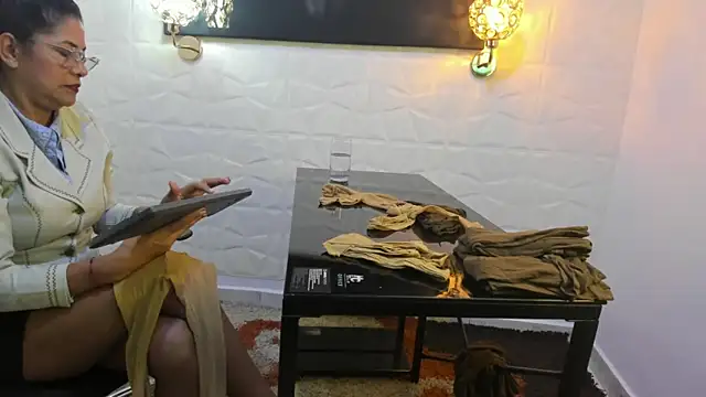 miss lucero1 online show from February 2025 05:35:01 PM