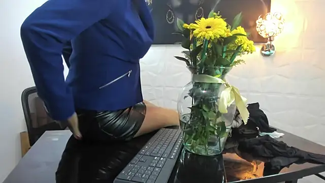 miss lucero1 online show from February 2025 07:59:01 PM