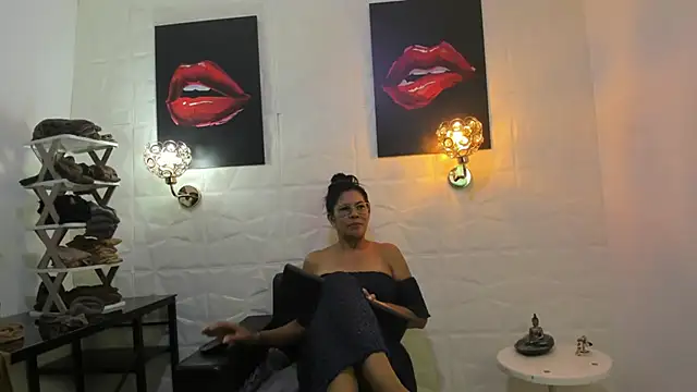 miss lucero1 online show from February 2025 01:24:01 AM