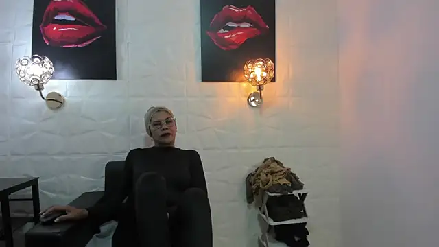 miss lucero1 online show from February 2025 07:04:02 PM