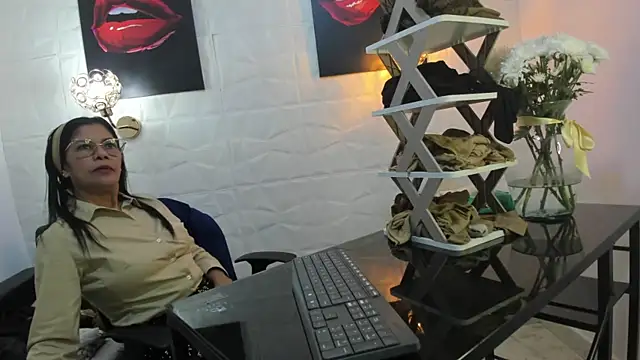 miss lucero1 online show from March 2025 02:17:01 AM