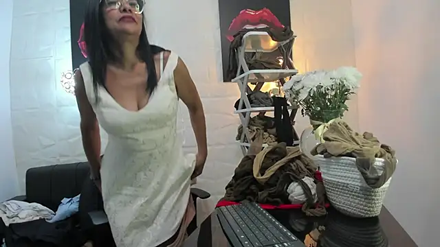 miss lucero1 online show from March 2025 05:28:01 AM