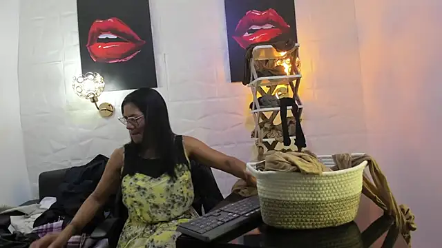 miss lucero1 online show from March 2025 01:56:01 AM