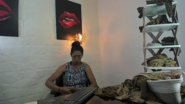 miss lucero1 online show from March 2025 06:34:01 PM