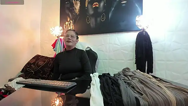 miss lucero1 online show from October 2025 01:39:02 AM