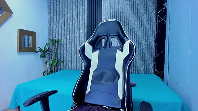 Mike 0233  online show from October 2025 04:24:02 AM