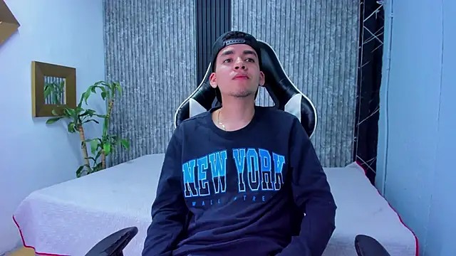 Mike 0233  online show from November 2025 04:13:02 AM