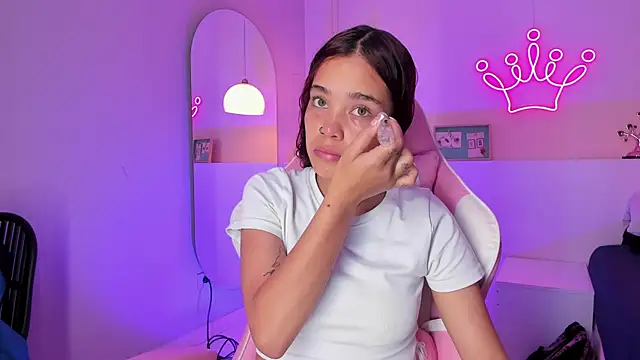 violeth hill online show from February 2025 08:16:02 PM