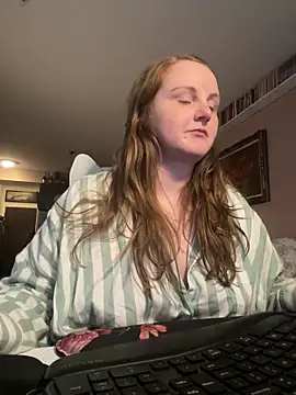 Snapshot of GingerSnap33 chatting on March 2025 12:21:01 AM GingerSnap33 online show from March 2025 12:21:01 AM