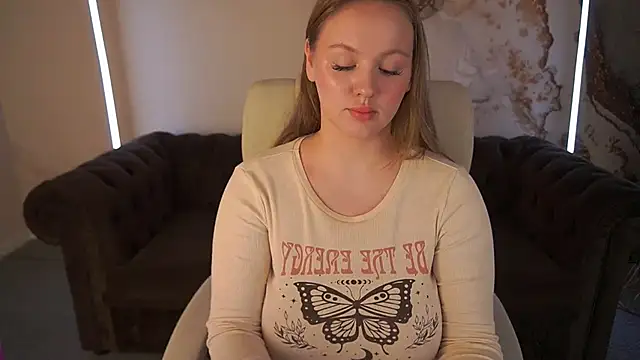 LylaYeess online show from December 2024 11:11:02 AM