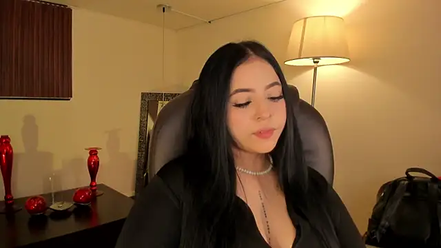 Snapshot of Maaiitee chatting on February 2026 01:11:01 PM Maaiitee online show from February 2026 01:11:01 PM