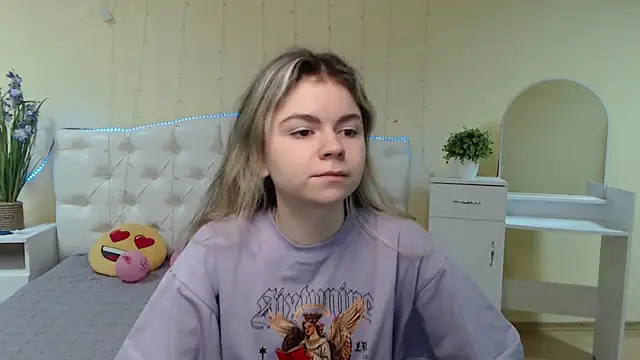 TinaRedly online show from January 2025 06:45:01 PM