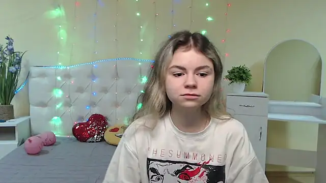 TinaRedly online show from February 2025 10:24:02 AM