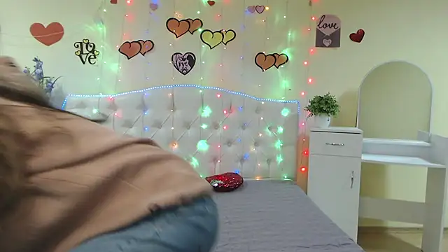 TinaRedly online show from February 2025 06:36:02 PM