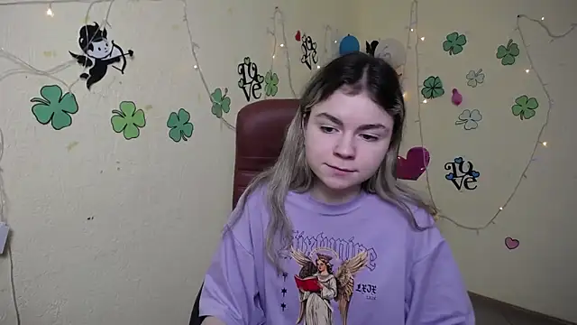 TinaRedly online show from March 2025 09:21:01 PM