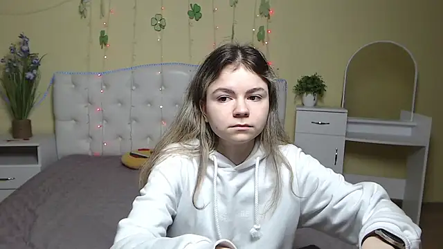 TinaRedly online show from March 2025 09:10:02 PM