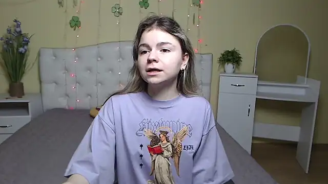 TinaRedly online show from March 2025 03:54:02 AM