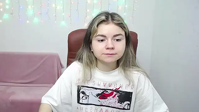 TinaRedly online show from December 2025 06:48:01 PM