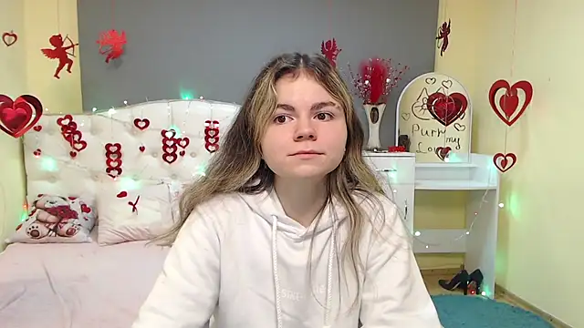 Snapshot of TinaRedly chatting on February 2026 06:15:02 PM TinaRedly online show from February 2026 06:15:02 PM