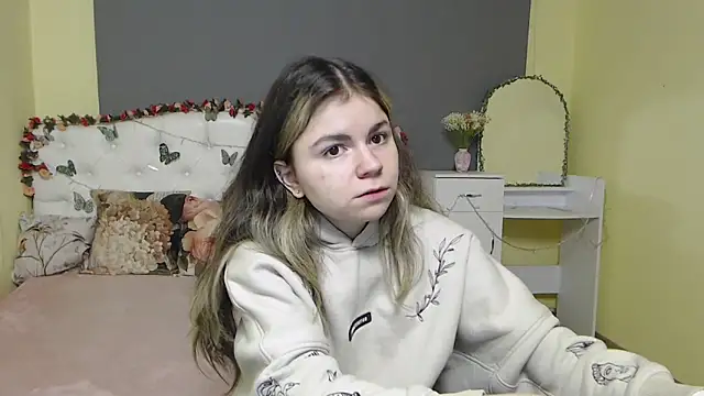 Snapshot of TinaRedly chatting on February 2026 07:10:01 PM TinaRedly online show from February 2026 07:10:01 PM