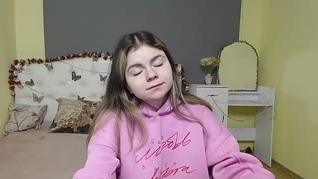 Snapshot of TinaRedly chatting on February 2026 07:06:02 AM TinaRedly online show from February 2026 07:06:02 AM