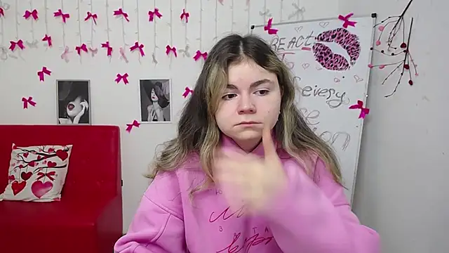 Snapshot of TinaRedly chatting on March 2026 08:00:02 AM TinaRedly online show from March 2026 08:00:02 AM