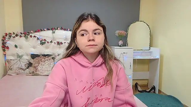 Snapshot of TinaRedly chatting on March 2026 06:41:02 AM TinaRedly online show from March 2026 06:41:02 AM