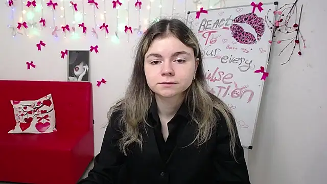 Snapshot of TinaRedly chatting on March 2026 06:14:02 PM TinaRedly online show from March 2026 06:14:02 PM