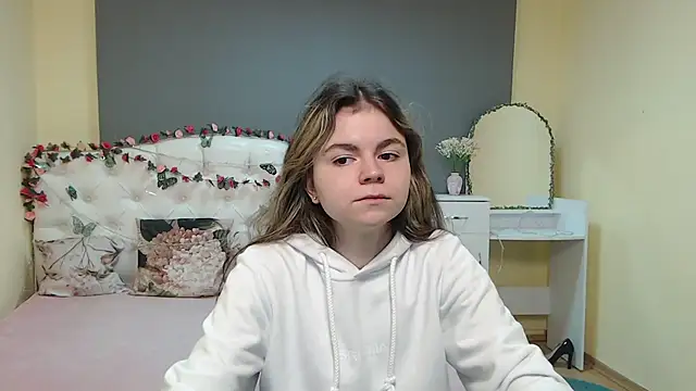 Snapshot of TinaRedly chatting on March 2026 06:14:02 PM TinaRedly online show from March 2026 06:14:02 PM