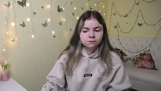 Snapshot of TinaRedly chatting on March 2026 06:56:01 PM TinaRedly online show from March 2026 06:56:01 PM