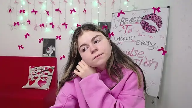 Snapshot of TinaRedly chatting on March 2026 11:25:02 AM TinaRedly online show from March 2026 11:25:02 AM