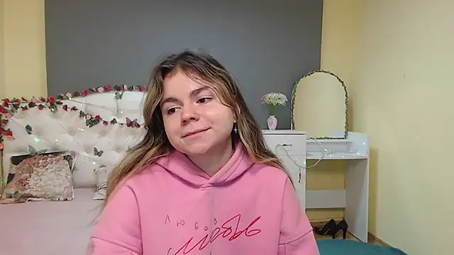 Snapshot of TinaRedly chatting on March 2026 08:41:02 AM TinaRedly online show from March 2026 08:41:02 AM