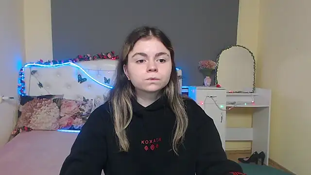 TinaRedly online show from April 2026 06:03:02 PM
