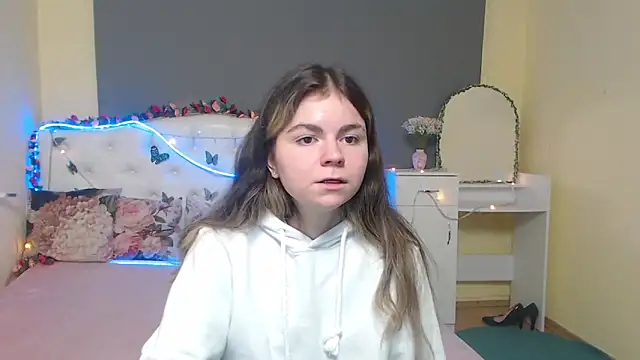TinaRedly online show from May 2026 06:01:01 PM