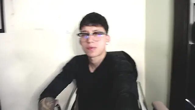 Snapshot of _Thomas_hot_ chatting on November 2025 04:13:02 AM Thomas hot online show from November 2025 04:13:02 AM