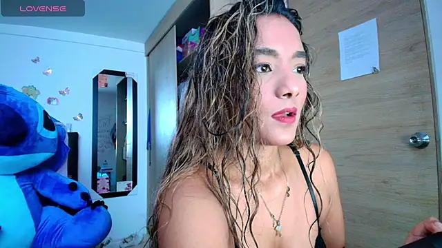 megan collins96 online show from April 2026 09:57:02 PM