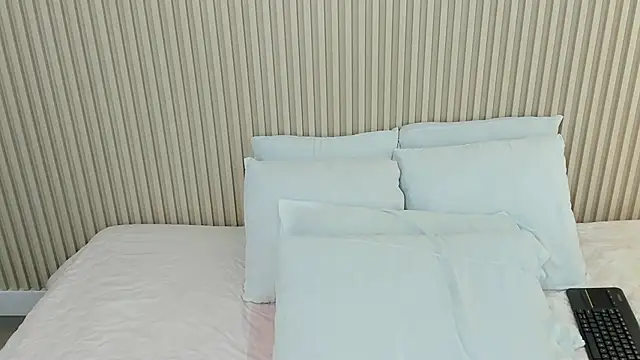 charlottebrowns  online show from June 2026 12:47:02 PM