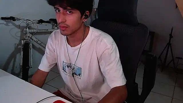 Snapshot of Thieves9 chatting on October 2025 06:24:01 AM Thieves9 online show from October 2025 06:24:01 AM