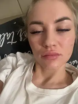 Snapshot of DreamGirl-777 chatting on January 2025 10:06:02 AM DreamGirl-777 online show from January 2025 10:06:02 AM