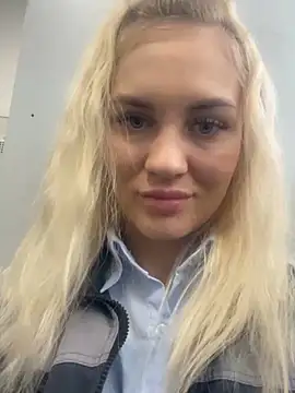 Snapshot of DreamGirl-777 chatting on January 2025 07:15:01 AM DreamGirl-777 online show from January 2025 07:15:01 AM