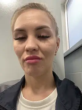 Snapshot of DreamGirl-777 chatting on February 2025 04:35:02 AM DreamGirl-777 online show from February 2025 04:35:02 AM