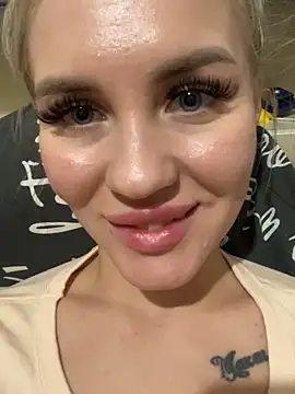 Snapshot of DreamGirl-777 chatting on February 2025 03:06:01 PM DreamGirl-777 online show from February 2025 03:06:01 PM