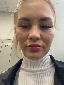 Snapshot of DreamGirl-777 chatting on February 2025 04:42:02 AM DreamGirl-777 online show from February 2025 04:42:02 AM