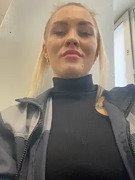 Snapshot of DreamGirl-777 chatting on February 2025 04:23:02 AM DreamGirl-777 online show from February 2025 04:23:02 AM