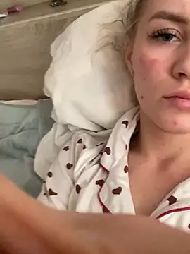 Snapshot of DreamGirl-777 chatting on February 2025 11:24:02 AM DreamGirl-777 online show from February 2025 11:24:02 AM