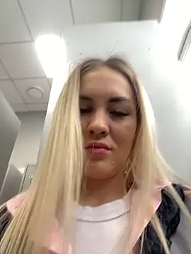 Snapshot of DreamGirl-777 chatting on February 2025 06:47:02 AM DreamGirl-777 online show from February 2025 06:47:02 AM