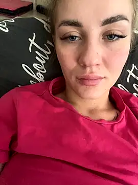 Snapshot of DreamGirl-777 chatting on October 2025 09:08:01 AM DreamGirl-777 online show from October 2025 09:08:01 AM