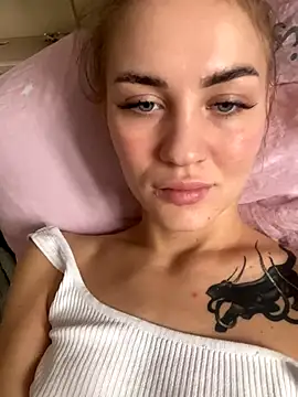 Snapshot of DreamGirl-777 chatting on November 2025 09:10:01 AM DreamGirl-777 online show from November 2025 09:10:01 AM